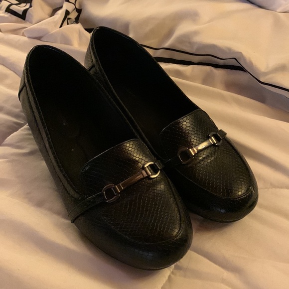 โ๏ธ CLOUDWALKERS Snakeskin Loafers ๐ - Picture 9 of 9